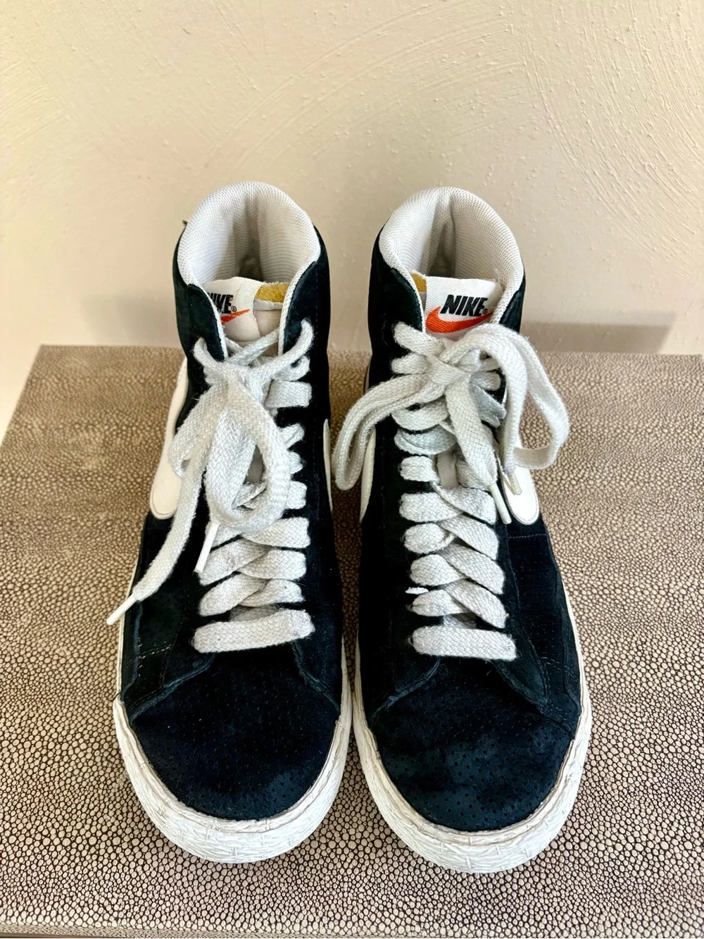 Nike Vintage Women Black & White High w Emerald Soles!!!  Size7.5